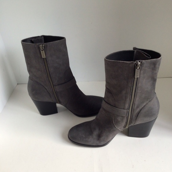 Michael Kors Ashton Zippered Booties. Size 8 - Picture 7 of 9